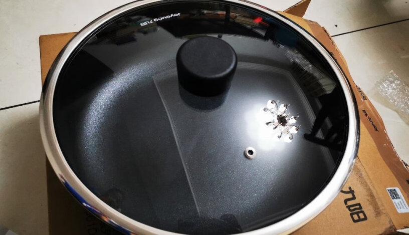 九阳炒锅28cm不粘炒菜锅用电磁炉的话 锅底会不会变形 不平？