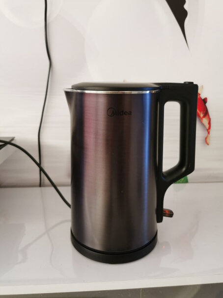 美的电水壶热水壶304不锈钢壶有灰色的吗？