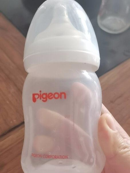 贝亲Pigeon请问奶瓶有异味吗？
