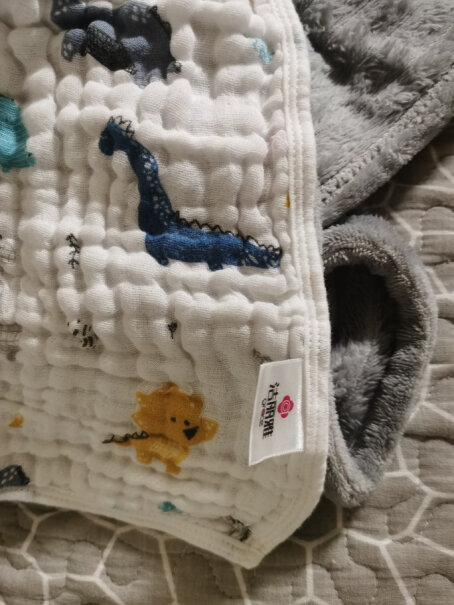 洁丽雅6层纯棉婴儿纱布浴巾海星还是恐龙柔软？