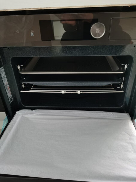 美的嵌入式微蒸烤炸4合1一体机50L买过的进来 你们有测过5050温度的吗我放了温度计进去发现烤箱显示100温度计才50 哪个才是准确的？