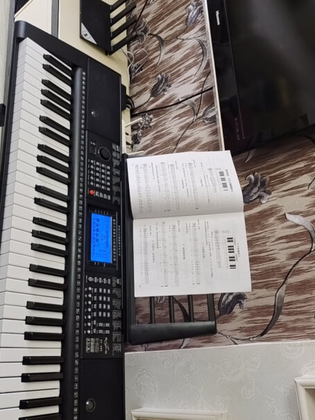 新韵电子琴61键智能亮灯跟弹按键手感怎么样？和电钢或者钢琴比起来？