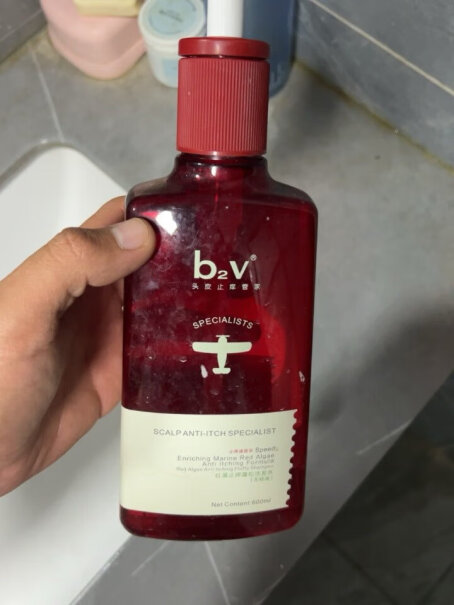 b2v红藻无硅油洗发水洗完过一天头皮有味道吗？