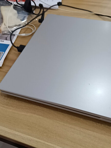 华硕VivoBook15版键盘会发光吗？