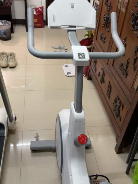 麦瑞克Merach家用动感单车磁控静音健身车智能运动健身器材没有人觉得这个脚踏板反人类么？