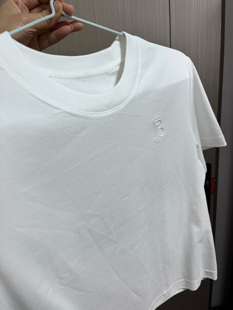 太平鸟短款T恤2023凉感纯色短袖圆领透气要注意哪些质量细节？图文评测！