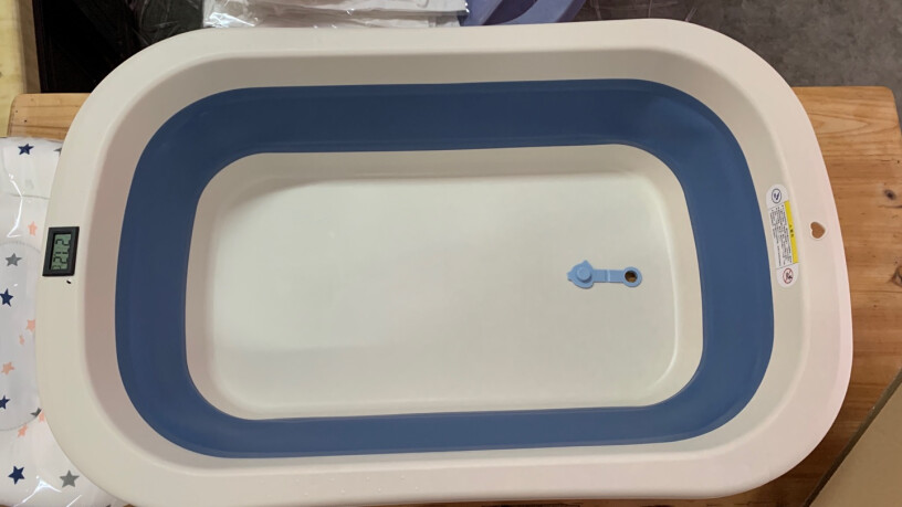 奔麦婴儿洗澡盆折叠浴盆宝宝洗澡儿童澡盆新生儿用品塑料安全吗？有味道吗？