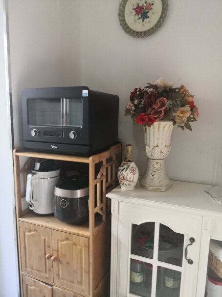美的家用台式蒸烤箱20L请问蒸食品时水气是否很大，从烤箱上部出来，所以需要留40mm的空间？