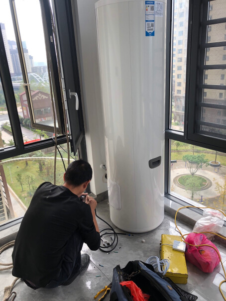 海尔空气能热水器家用200升纯空气能加热负责上门安装吗？