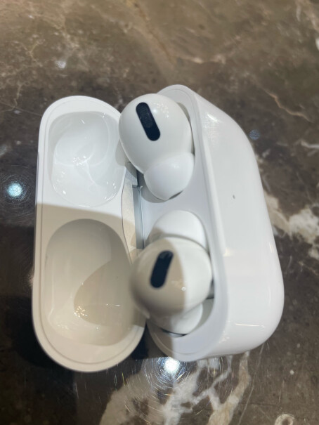 Apple AirPods Pro (第二代) 配MagSafe无线充电盒 主动降噪无线蓝牙耳机 适为什么我的机舱耗电好快？