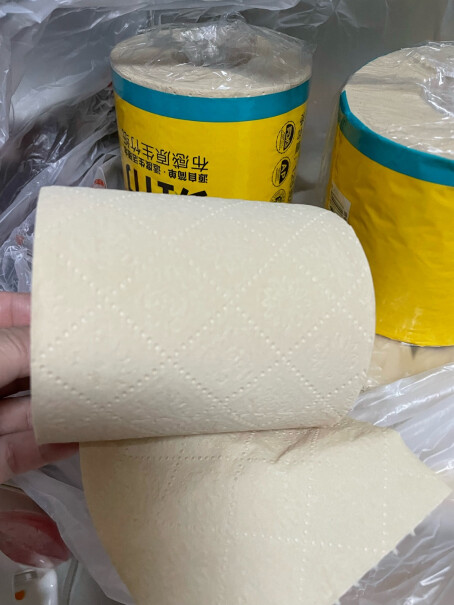 斑布BABO酒店商用本色大盘纸卫生卷纸厕纸有没有亲用过维达4层200g的那款卷纸，和这个斑布3层200g的对比那款厚一些？