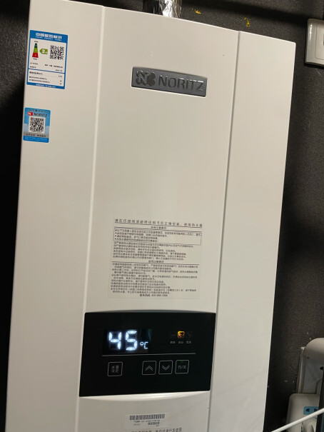 能率燃气热水器16升智能精控恒温在洗澡和厨房同时用热水的情况下，13升的够用吗？