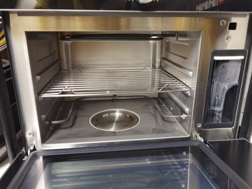 华帝蒸烤箱一体机台式电蒸箱用完之后有很多冷凝水。腔体最下面有一汪水。那个需要每次用掉都擦干么？说明书里还是太简单了。
