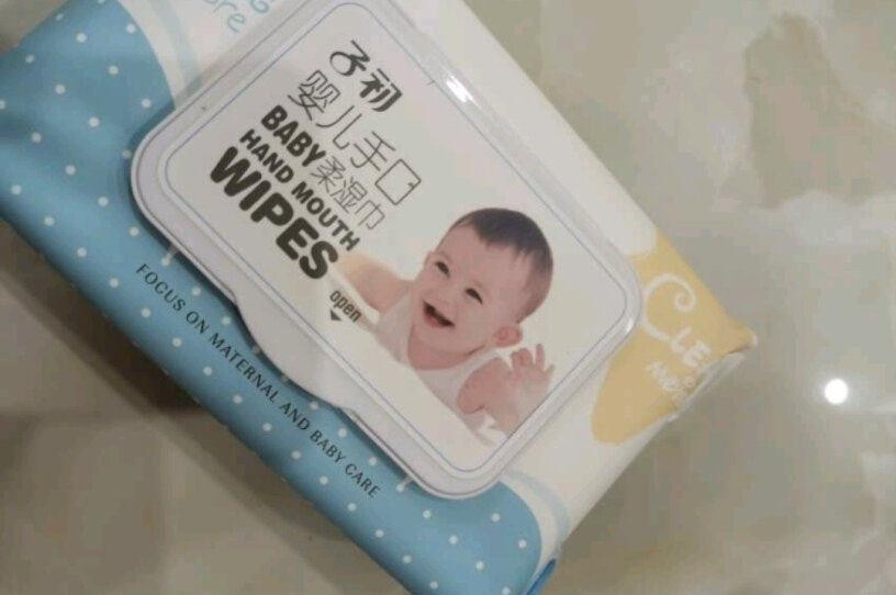 子初婴儿手口柔湿巾新生儿纸巾请问纸质会不会很薄？
