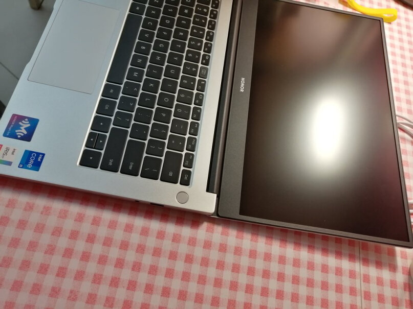 荣耀笔记本电脑MagicBook这个和红米pro15锐炬版，大家比较推荐哪个？