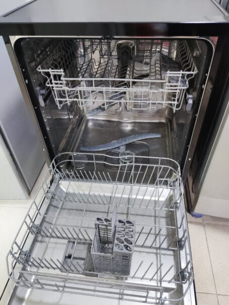 海尔洗碗机洗碗机洗完之后加洗完碗粉的盖子是打开的，正常吗？