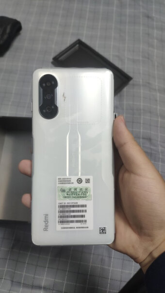 RedmiK40手机有保护膜吗？