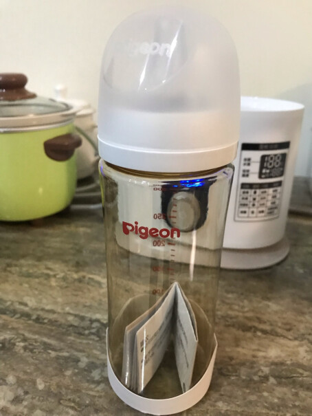 贝亲（Pigeon奶瓶自然实感第3代奶瓶这个没奶瓶架子吗？