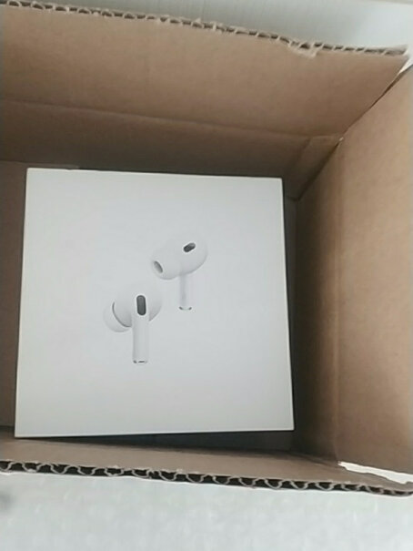 AppleMTJV3CH/A包装盒上的耳机图案是凸起的还是平滑的？