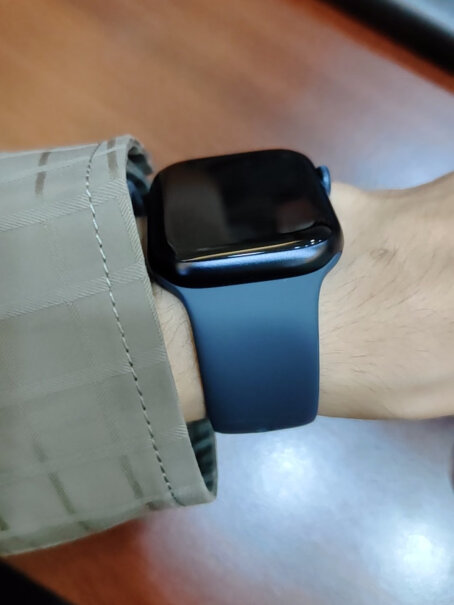 Apple Watch S9 智能手表GPS款星光色有塑封吗？