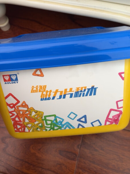 奥迪双钻磁力片200件套玩具DL391201有拼装造型的说明册子吗？客服说没有？