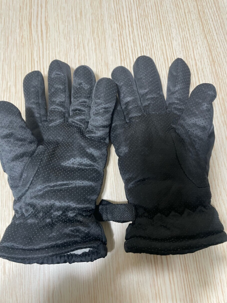 惠寻 保暖手套秋冬季男士户外骑行手套请问防风防滑手套质量好不好，里面会不会脱绒？