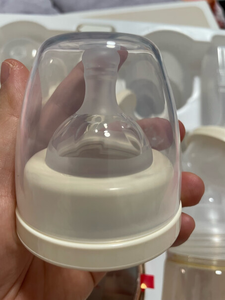 新贝吸奶器姐妹们里面的奶瓶都配的什么奶嘴？