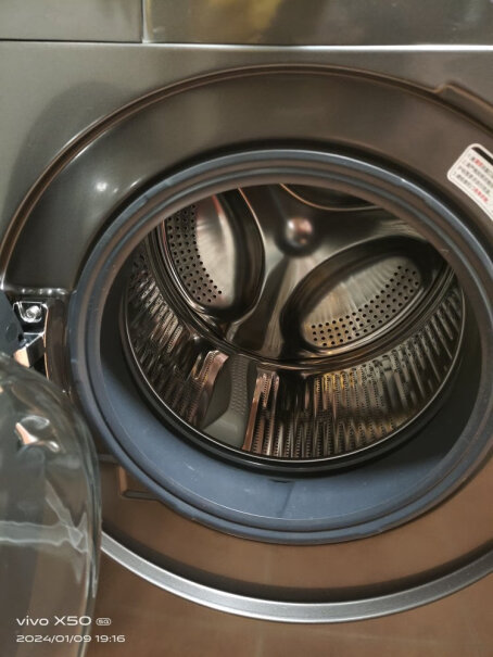 海尔EG100MATE28S衣服洗的干净吗，脱水声音很大吗？质量如何？安装师傅态度好嘛？