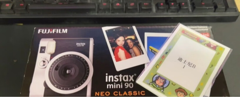 INSTAXinstax mini 7+请问单机标配就只有相机吗？