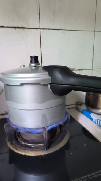 苏泊尔铝合金高压锅6.0L带蒸格YL229H2可以煮6个人的稀饭吗？