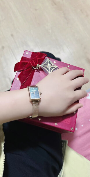 LOLA ROSE手表新小绿表钢带套装星运礼盒是否值得入手？体验评测揭秘分析？
