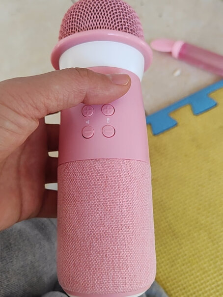 唱吧G1我买了个粉色的话筒，但不知道怎么充电？