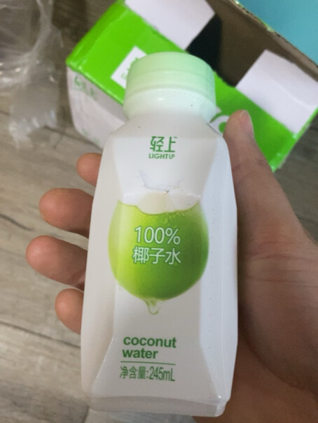 轻上100%椰子水泰国进口果汁整箱装评测值得入手吗？良心评测点评分享？