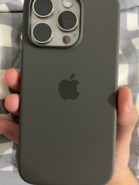 Apple手机壳-保护套苹果 iPhone 15 Pro MagSafe 硅胶保护壳功能真的不好吗？体验揭秘测评！
