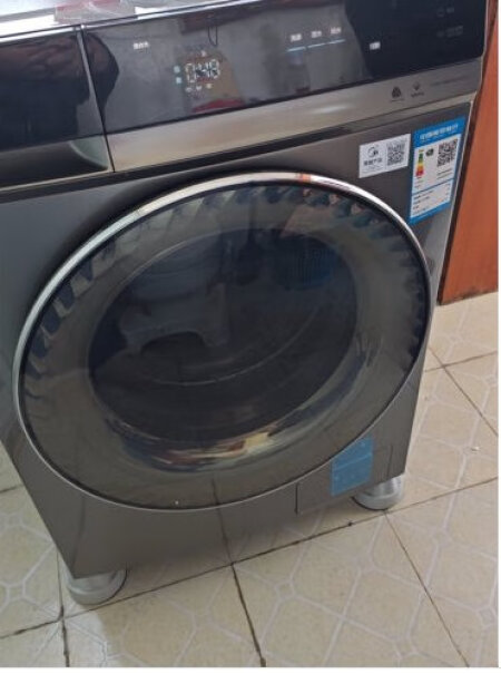 小天鹅TG100RVIC你们的洗衣液自动投放可以看见泡沫吗，那个放洗衣液的盒子会发出滴滴吗？