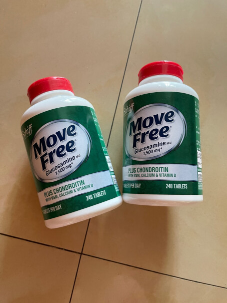 益节 Move Free益节 高钙氨糖软骨素钙片全绿的高钙瓶和红盖绿瓶比，颗粒一样大小吗？
