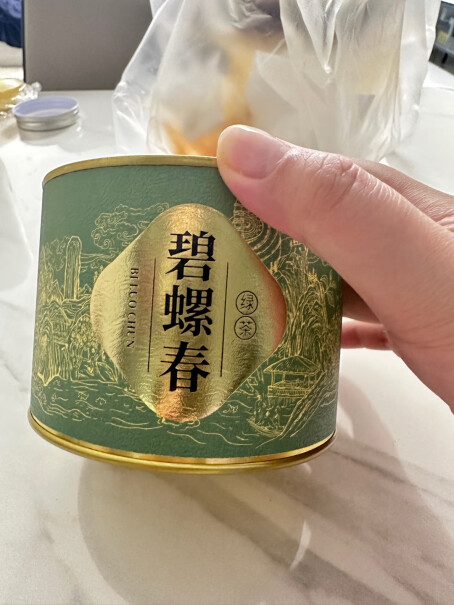 福茗源 四大绿茶礼盒装 500g 2023那个碧螺春泡出来的茶水怎么碧绿色的，像色素一样绿，看着有点假不敢喝了？