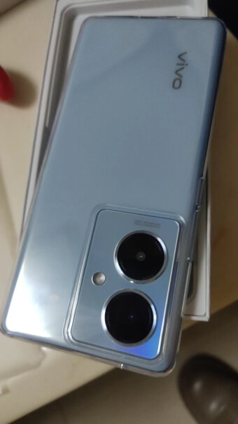 vivoV2271A手机上有贴膜吗？