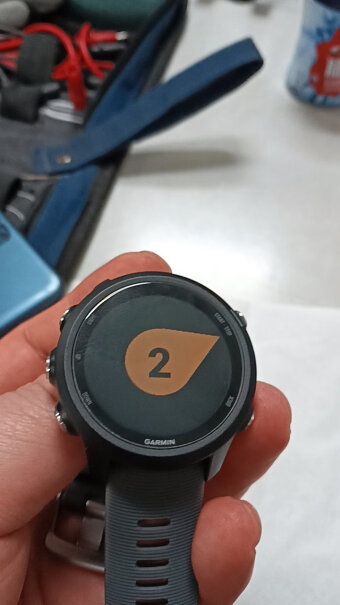 佳明Forerunner255心率血氧运动手表支持屏幕常亮吗？