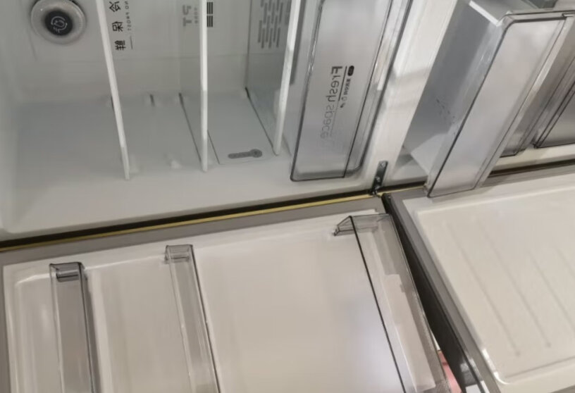 美的BCD-185WM(E)摩卡金亲们这个冰箱冷藏容易有水珠吗？声音大吗？