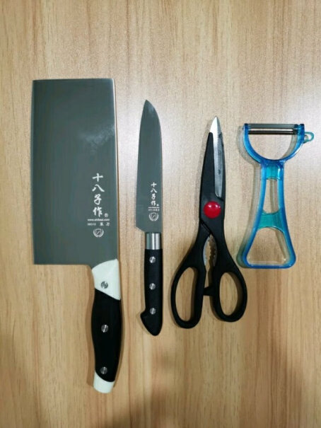 十八子作家用菜刀组合剪刀削皮刀水果刀SC-043这款刀切肉切多久就会钝了？