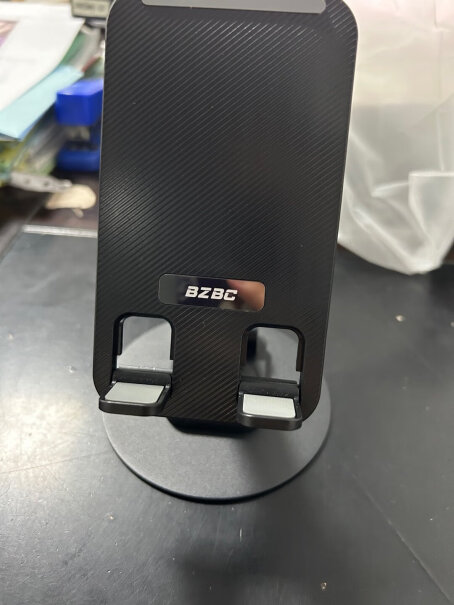 BZBC手机支架金属旋转桌面是什么材质的金属的？