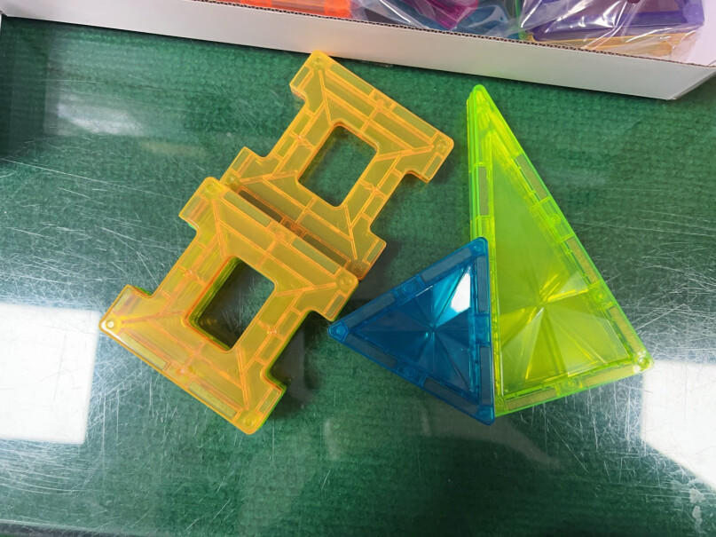 奥迪双钻磁力片200件套玩具DL391201有多少个三角形磁力片啊？