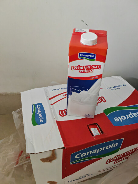 科拿乌拉圭高钙纯牛奶 1L*12整箱为什么含有反式脂肪？每200ml含0.4，写的很实在？