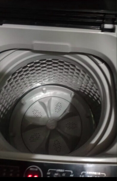 TCL XQB70-36SP有没有脱水时洗衣机要起飞一样，乱窜？
