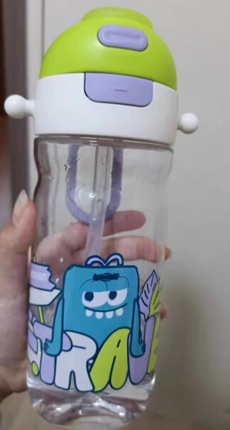 babycare儿童水杯二合一户外运动水杯这水杯可以装热水吗？