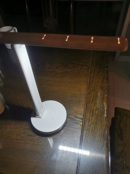 北臣学习台灯宿舍专用LED寝室充电台灯给孩子在灯下看书，够亮吗？
