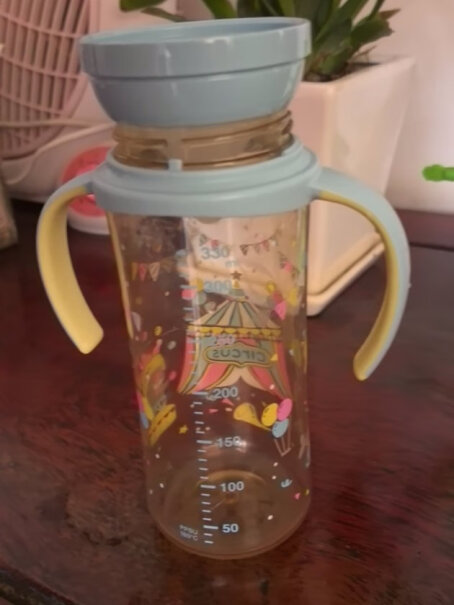 贝亲PPSU奶瓶新生儿宽口径330ml这款奶瓶有吸管吗？