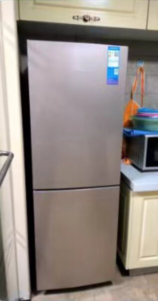 美的BCD-185WM(E)摩卡金你们买这个冰箱第一次通电时两侧会不会很烫？已经通电五个小时了还是很烫，两边都烫？