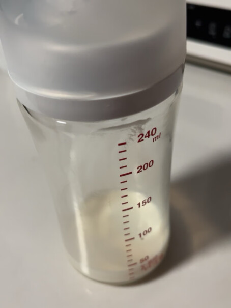 贝亲奶瓶新生儿 宽口玻璃奶瓶 160ml你们买的底部会有一小块跟裂痕似的纹路吗？